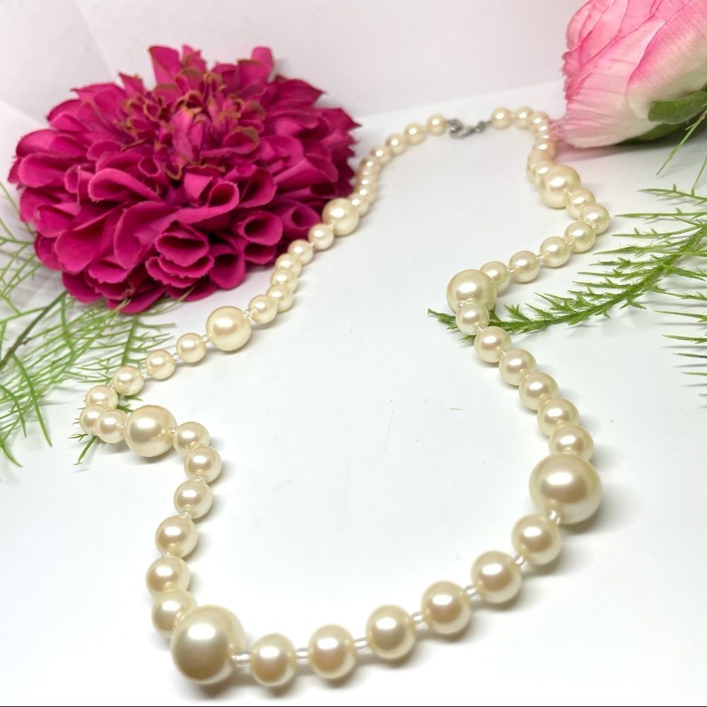 Lustrous Cream Pearl Strand Necklace - Timeless Elegance - Picture 3 of 7